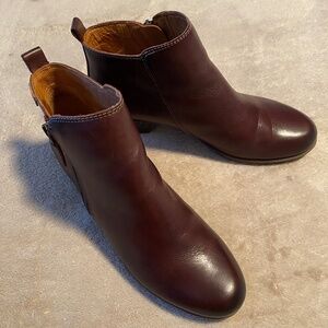 Pikolinos brown ankle boot with heel